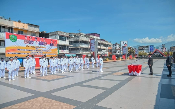 Pj. Wali Kota Padangsidimpuan, H. Timur Tumanggor, melantik dan mengambil sumpah/janji 42 Kepala Desa di Kota Padangsidimpuan untuk masa jabatan tambahan.(sumber fhoto : Padangsidimpuan Prokopim Official)