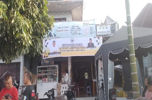 - Raja Indang Daulae, Ketua Relawan M. Bobby Afif Nasution untuk Kota Padang Sidempuan, memimpin peresmian posko.