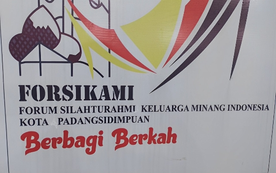 Ketua Forsikami, Roni Iskandar Tanjung, memberikan arahan kepada anggota dalam pertemuan bulanan yang sekaligus menjadi momen perkenalan nama baru, "Minang Bersatu Padang Sidempuan".