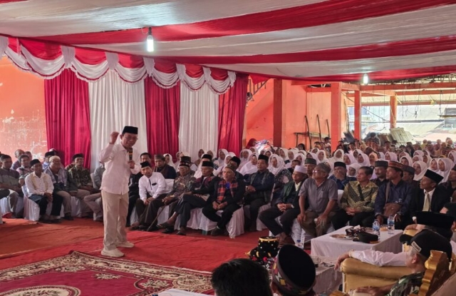 Gus Irawan Pasaribu pada saat berbicara di hadapan ribuan warga Marancar yang minta agar 'Tapsel Kembali Bangkit' terhadirkan.