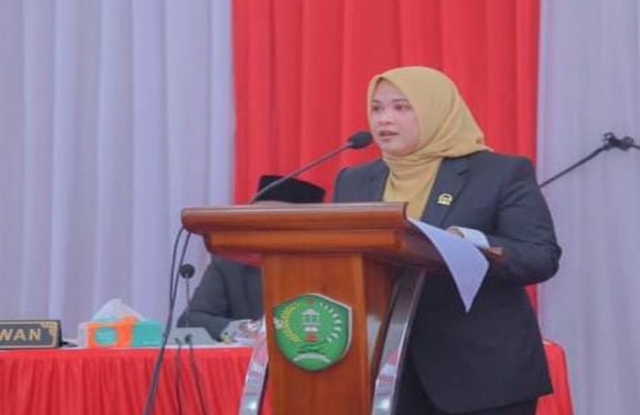 Pimpinan DPRD Kota Padangsidimpuan Sementara Sri Fitrah  Munawarah. 