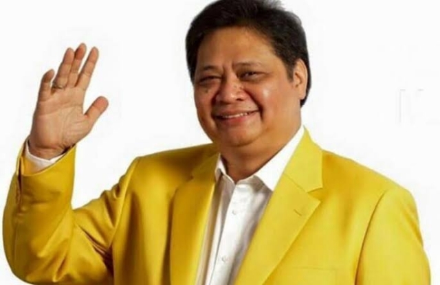 Airlangga Hartarto meninggalkan rumah dinasnya di Jalan Widya Chandra, Jakarta Selatan, Minggu (11/8/2024) siang, setelah mengumumkan pengunduran dirinya sebagai Ketua Umum Partai Golkar.