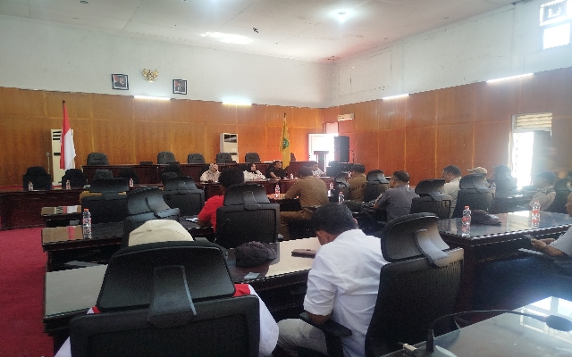 Keterangan Foto: Rapat Dengar Pendapat DPRD Padangsidimpuan dengan media dan Pemko membahas anggaran media PAPBD 2025.