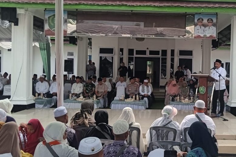 Keterangan Foto

Jemaah haji Kloter pertama Padang Sidempuan tiba dan disambut di halaman Kantor Wali Kota