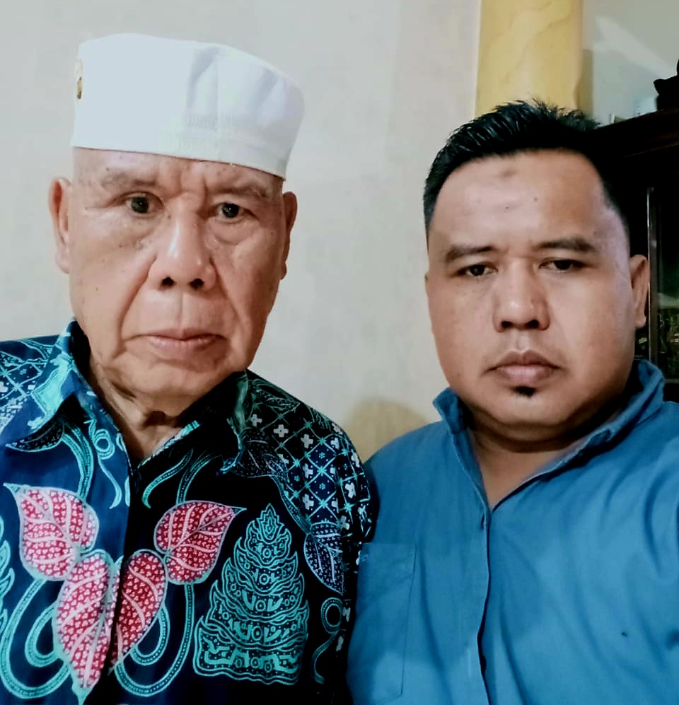 H. Rausin Siregar bersama anaknya Raja Sati Siregar (Istimewa)