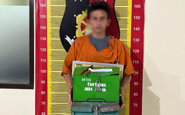 Keterangan Foto: Kotak amal Masjid Raya Mardiyah yang mengalami kerusakan akibat pembongkaran oleh pelaku.