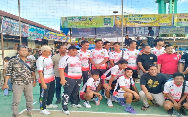 Keterangan Foto: Tim Bhayangkara Madina merayakan kemenangan semifinal di Lapangan Banjar Sehat, Panyabungan.
