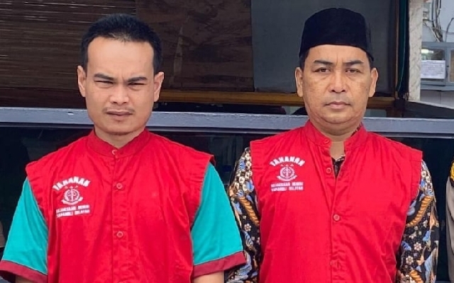 Keterangan Foto: Anggota DPRD Tapsel dari NasDem (Kanan) yang divonis penjara diduga masih aktif duduk di kursi dewan.