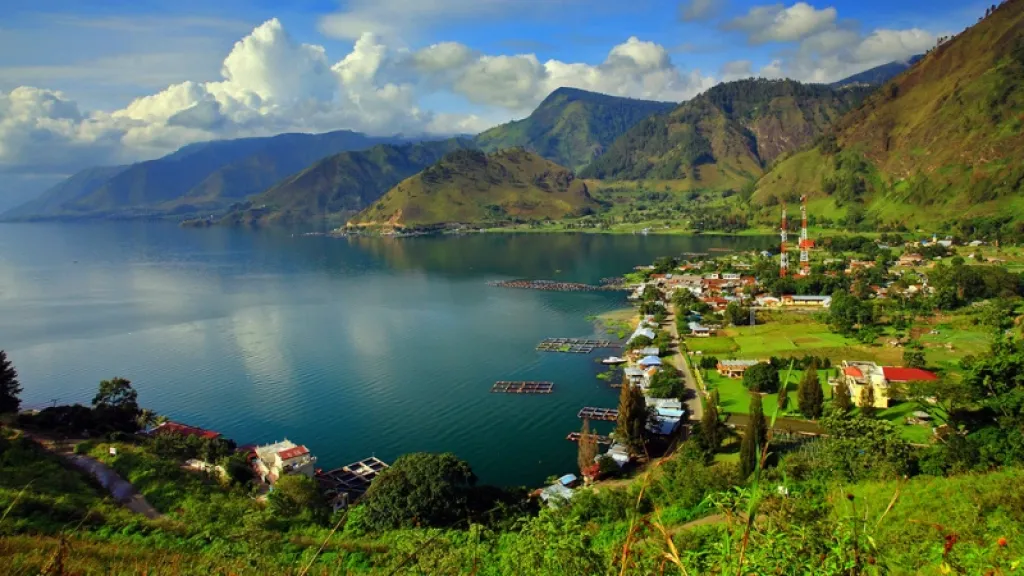 Indahnya panorama Danau Toba 