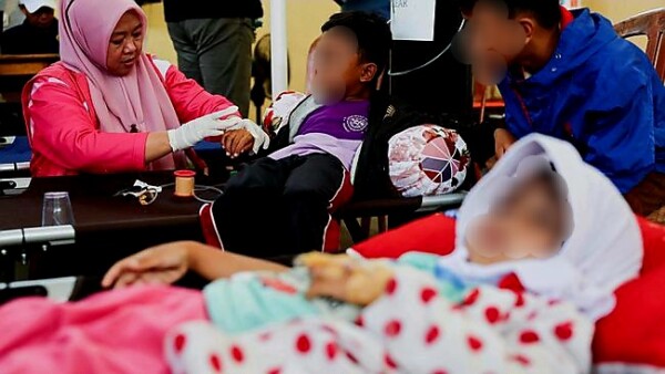 Foto: Kabupaten Bandung Barat darurat keracunan akibat Makan Bergizi Gratis (MBG). Kecamatan Cipongkor menjadi daerah paling banyak kasus tersebut. (REUTERS/CNBC)
