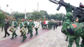 Kasad Beri Penghormatan Terakhir kepada Jenderal TNI (Purn) Ryamizard Ryacudu