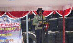 Eksebisi menembak Kowad Kodam XVIII/Kasuari dengan Polwan Polda Papua Barat : Perkuat Sinergi melalui ketangkasan Menembak