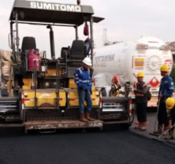 TINGKATKAN KUALITAS PERKERASAN JALAN, PT JASAMARGA TOLLROAD MAINTENANCE LAKSANAKAN PEKERJAAN PEMELIHARAAN DI RUAS TOL SEMARANG