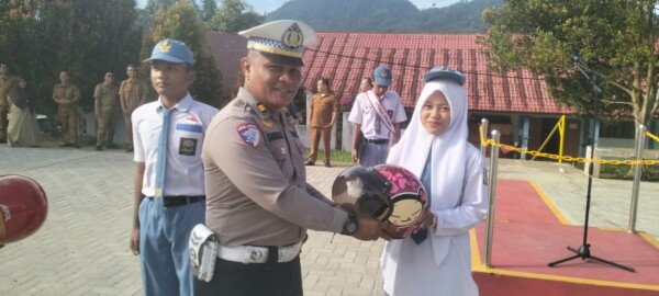 Satlantas Polres Tapsel Edukasi Pelajar soal Keselamatan Berlalu Lintas di SMKN 2 Sipenggeng (Istimewa)