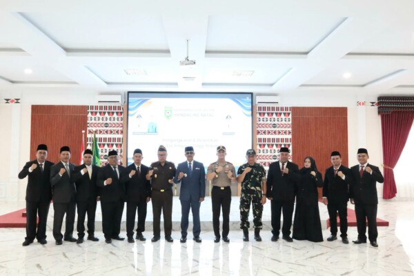 Bupati Madina Lantik 9 Pejabat Eselon II, Minta Secepatnya Adaptasi (Istimewa)