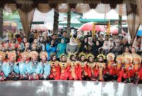 Atika Azmi Senyum merekah di tengah lomba anak madina (istimewa)