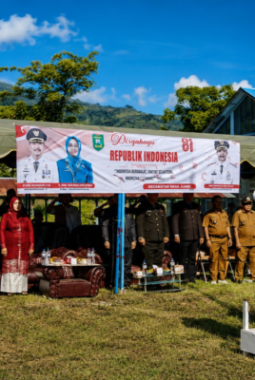 Pengibaran Bendera HUT RI ke-81, Camat Naga Juang: Kemerdekaan Harus Diisi dengan Karya dan Persatuan