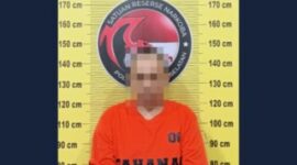 Pelaku berinisial YS (42) diamankan Satresnarkoba Polres Tapanuli Selatan bersama barang bukti sabu dan alat isap saat dirilis di Mapolres Tapsel, terkait kasus peredaran narkotika jenis sabu di Kecamatan Sipirok, Kabupaten Tapanuli Selatan.(Istimewa)