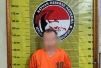 Pria berinisial MTN (45 tahun) dengan barang bukti (Istimewa)