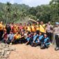 Polres Padangsidimpuan bersama Warga Gotong Royong Renovasi Jembatan Merah Putih (Istimewa)