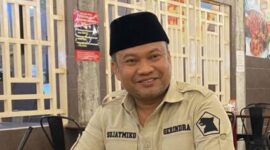 Kader Partai Gerindra mengenakan seragam partai lengkap dengan lambang Gerindra di lengan, saat menghadiri sebuah acara di Medan. (Foto: Istimewa)