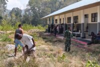 Pos Kramongmongga Satgas Yonif 147/KGJ Gelar Karya Bhakti di SMA 1 Henggi Distrik Kramongmongga (Istimewa)