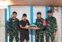 Satgas Pamtas RI-Malaysia Yonarmed 19/Bogani Terima Senjata Rakitan dan Sisik Trenggiling (Istimewa)