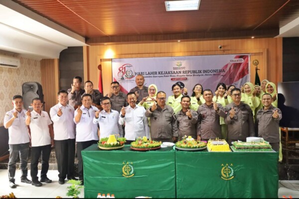 Bupati Mandailing Natal H. Saipullah Nasution mengatakan kolaborasi lintas sektoral krusial dalam memajukan roda pembangunan daerah, termasuk kerja sama dengan Kejaksaan Negeri.