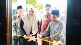 Wakil Bupati Mandailing Natal  Atika Azmi Utammi Nasution meresmikan Kantor Cabang PT Mizan Haromaen. (istimewa)
